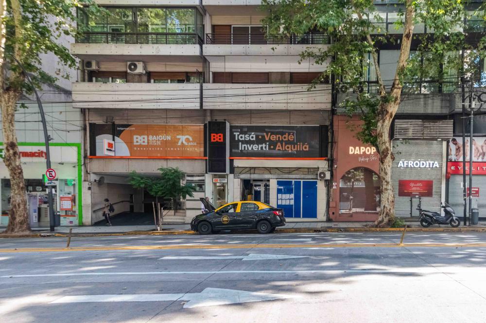 Av. Santa Fe 2121, Recoleta