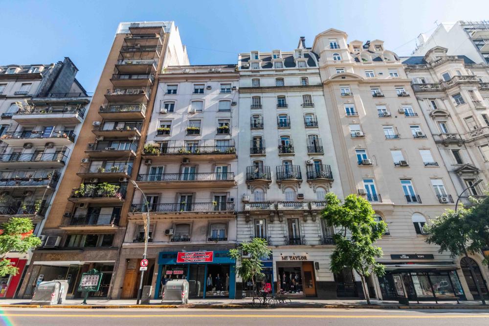 Recoleta - Av. Santa Fe 1549 - LOCAL EN ALQUILER