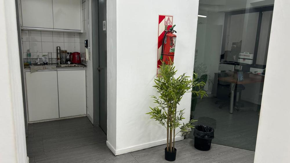 Centro y Microcentro - Av. Alem 530 - OFICINA EN VENTA / ALQUILER